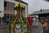 Segnung des Osterbrunnens und Palmweihe