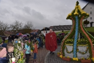 Segnung des Osterbrunnens und Palmweihe